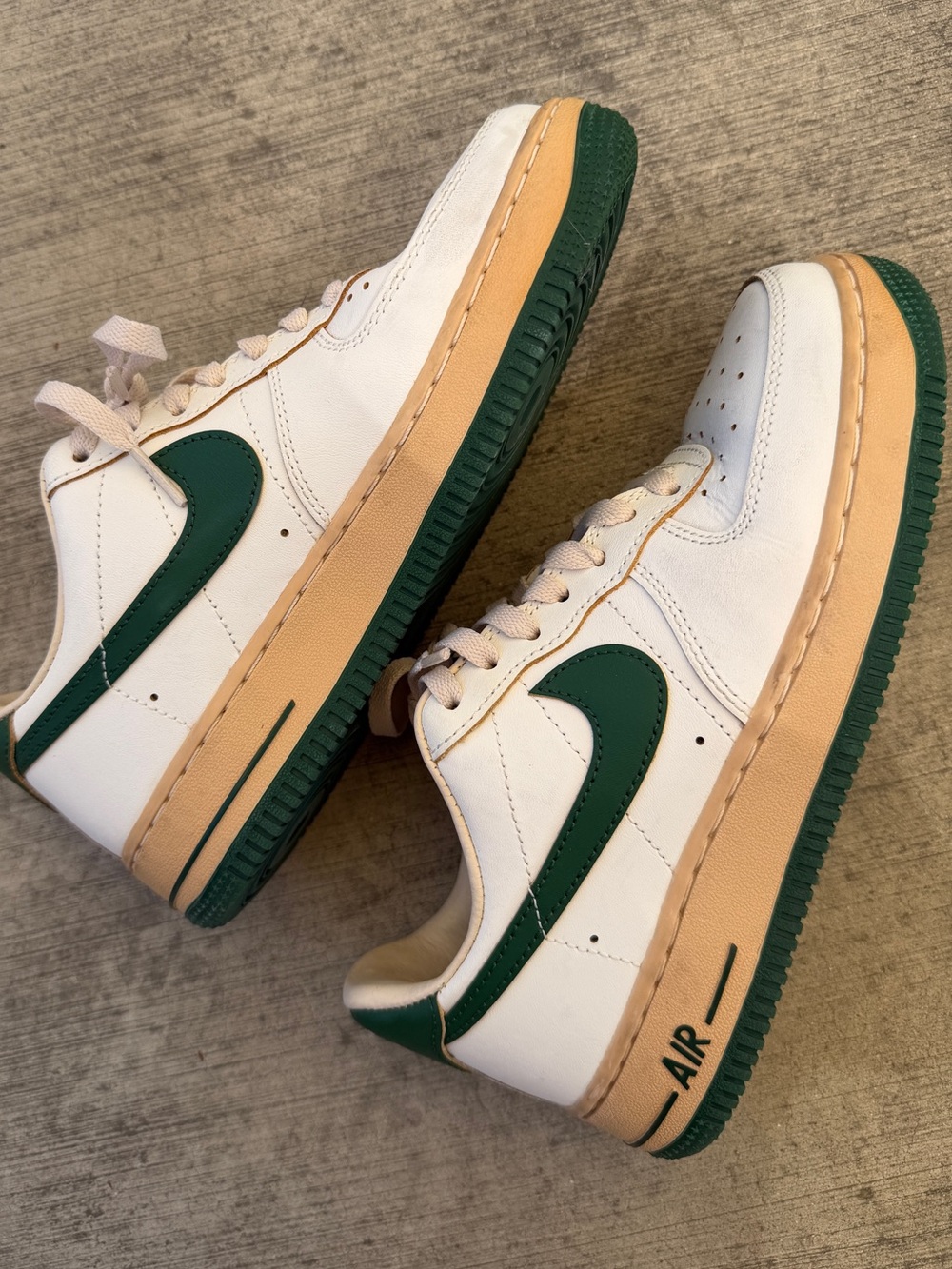 Nike Air Force 1 ‘07 LV8 - Size 7